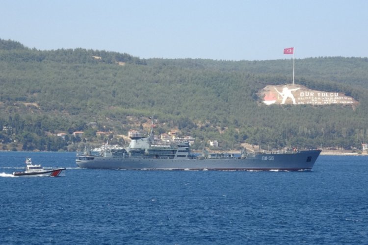 Rus savaş gemisi 'Andreevsky' Çanakkale Boğazı'ndan geçti