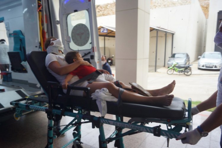 Bursa'da yaralı anne, çocuğunu kucağından bir an bile bırakmadı