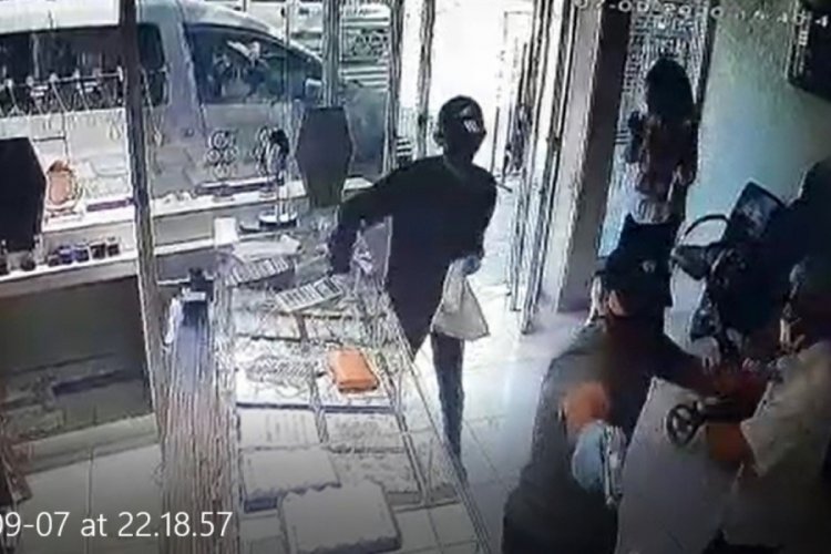 Adana'da 29 saniyelik kuyumcu soygunu
