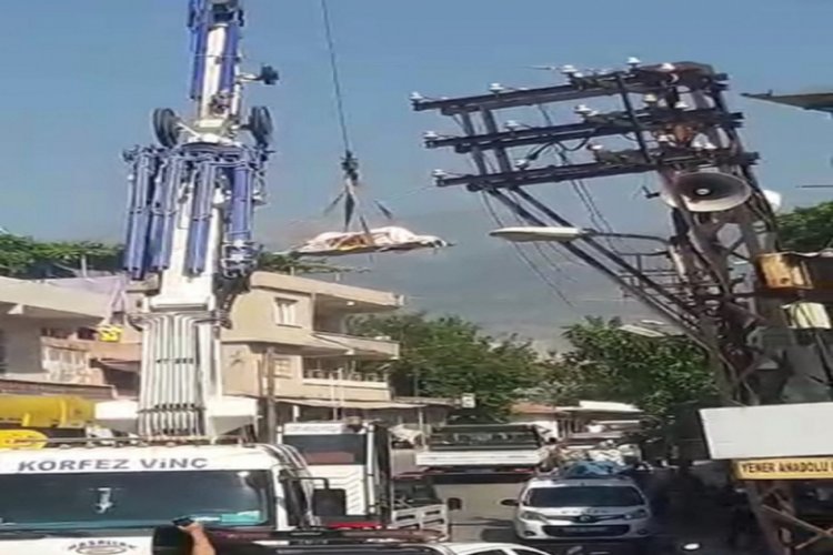 Evinde ölü bulundu, cesedi vinçle çıkartıldı