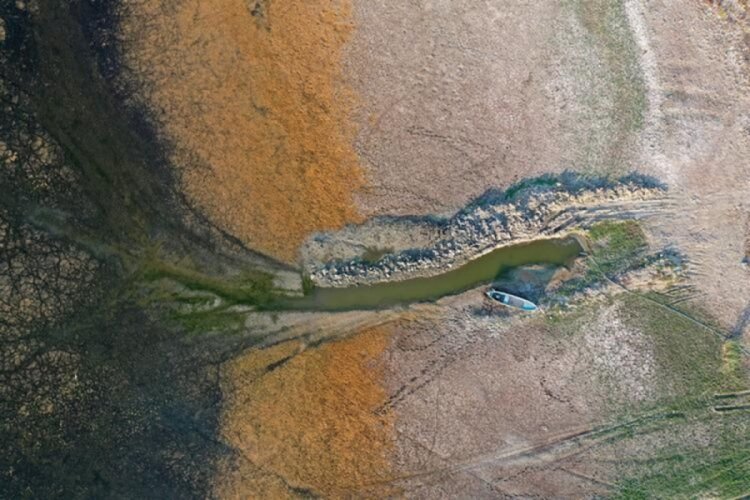 Marmara Gölü'nde su seviyesi doluluk oranı yüzde 1,5'e düştü