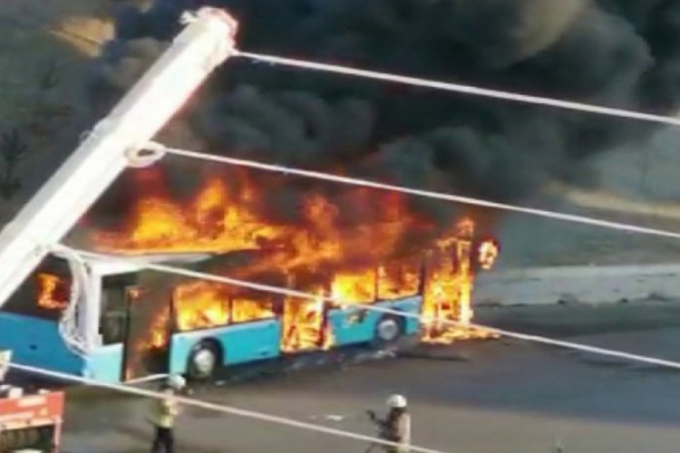 Özel halk otobüsü alev topuna döndü
