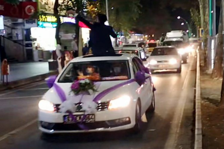 Yasağa rağmen düğün konvoyu yapıp, trafiği birbirine kattılar