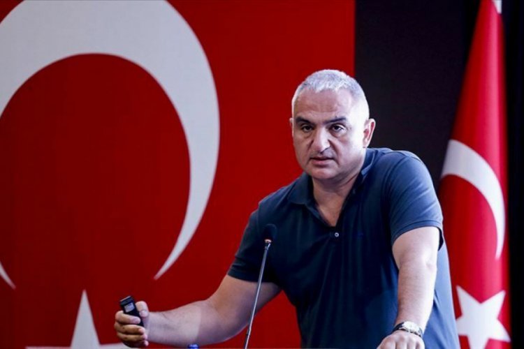 Bakan Ersoy: İBB Başkanı'ndan bir ricam var, AKM'nin ortasındaki binayı taşıyın