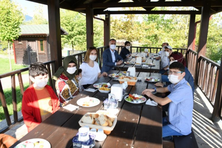 Bursa İnegöl Belediye Başkanı Taban, engelli öğrencilerle buluştu