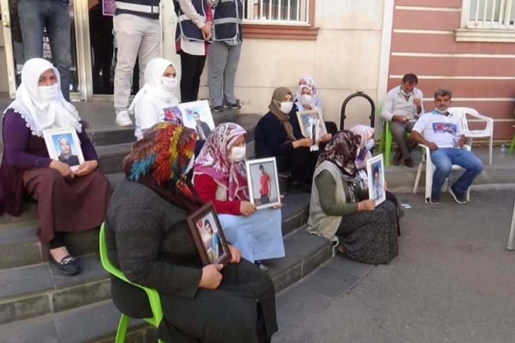 HDP önündeki ailelerin evlat nöbeti 371'inci gününde