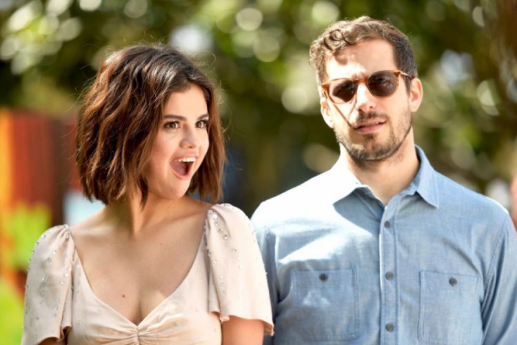 Selena Gomez: Eski sevgililerimin hepsi deli olduğumu düşünüyor