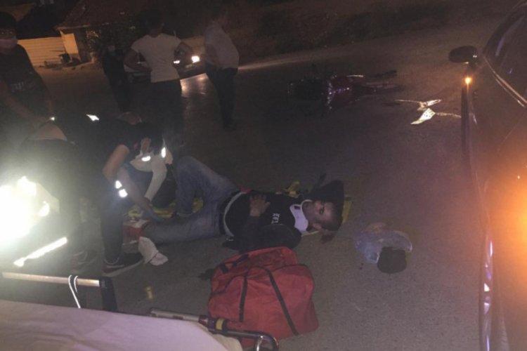 Bursa'da otomobille çarpışan motosikletin sürücüsünün bacağı kırıldı