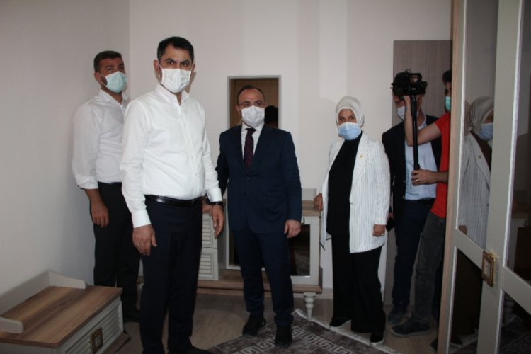 Bakan Kurum, hak sahiplerine verilecek konutları inceledi