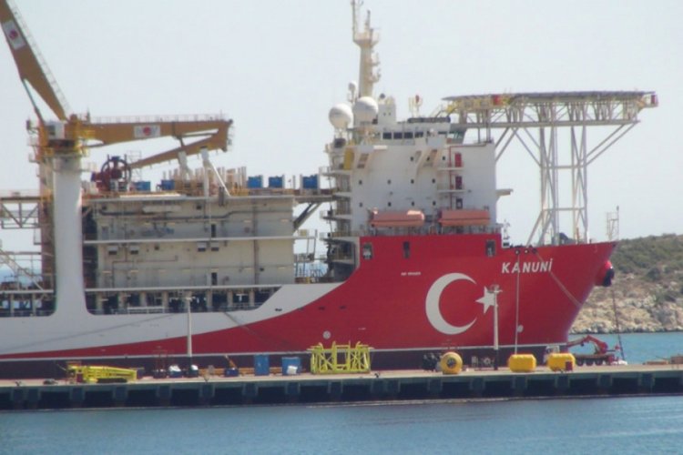 ''Kanuni'' kırmızı beyaza boyandı, Türk bayrağı işlendi