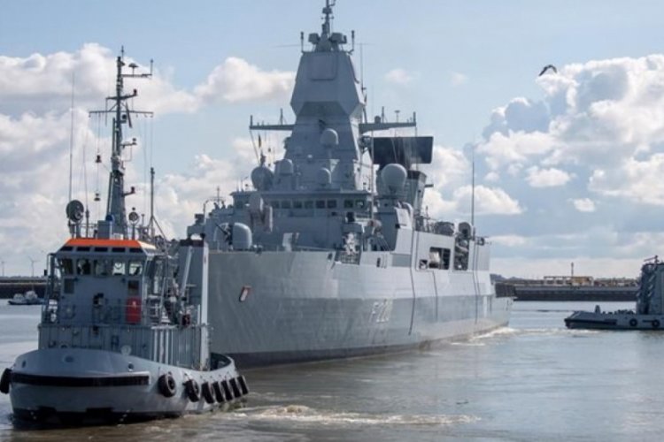 Alman fırkateyni Libya'ya giden BAE gemisini çevirdi
