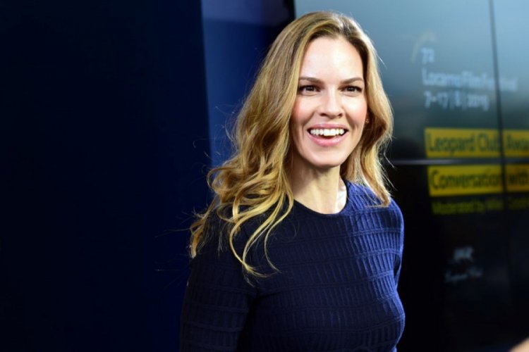 Hilary Swank sigorta davası açtı