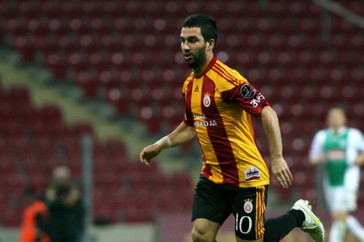 Arda Turan 3 bin 403 gün sonra Galatasaray formasıyla