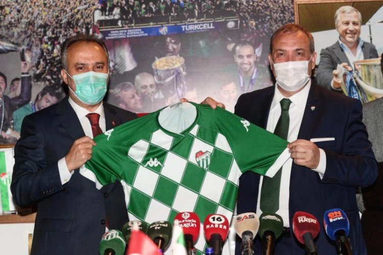Bursaspor'un yeni formaları bugün camiaya tanıtılacak