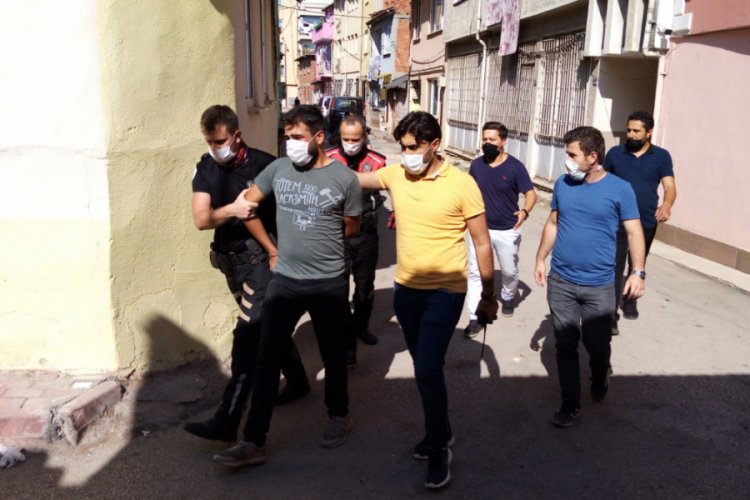 Bursa'da kuyumcu soyguncuları kovalamacayla yakalandı