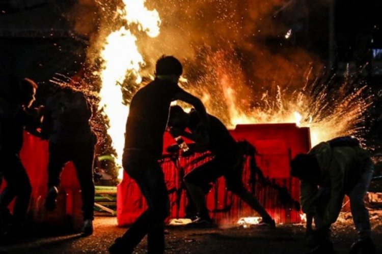 Kolombiya'da polis şiddetine karşı gösterilerde 13 kişi öldü