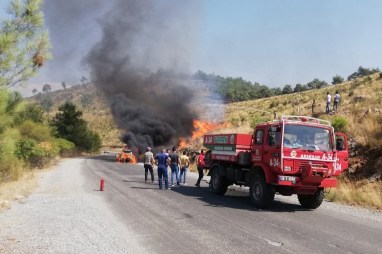 Otomobilde çıkan yangın makilik alana sıçradı