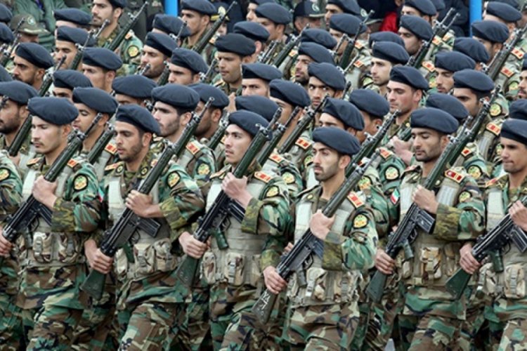 İran Devrim Muhafızları, Bahreyn'i tehdit etti