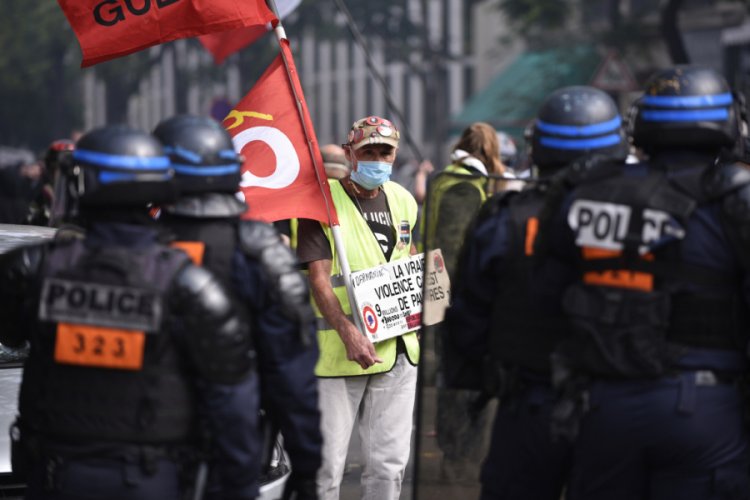 Sarı Yelekliler protestosunda gözaltı sayısı 256'ya çıktı