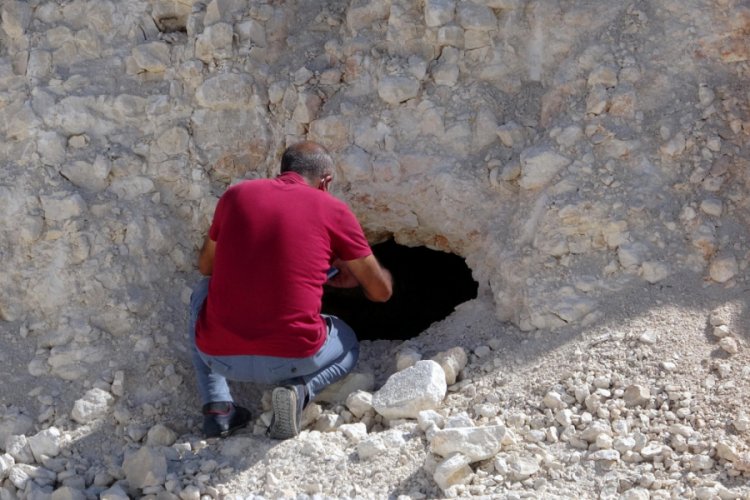 Yol çalışmasında Urartular dönemine ait 2 kaya mezarı bulundu