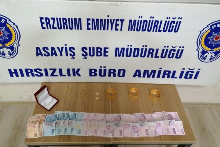 Sahte altınlarla kuyumcuyu dolandırdılar