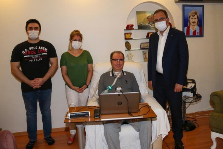 Bakan Kasapoğlu'ndan ALS hastası İsmail Gökçek'i ziyaret etti