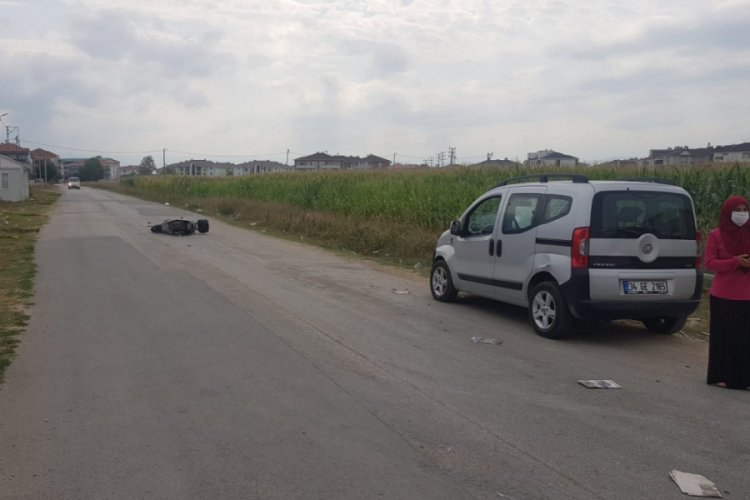 Bursa'da hafif ticari araçla çarpışan motosikletin sürücüsü yaralandı
