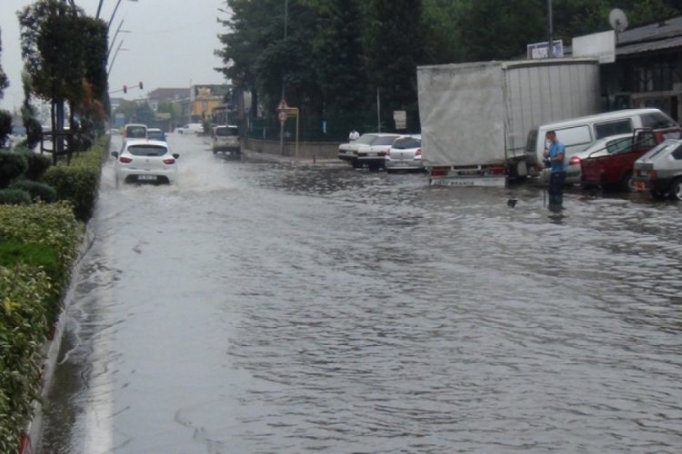 Bursa İnegöl'de sağanak etkili oldu