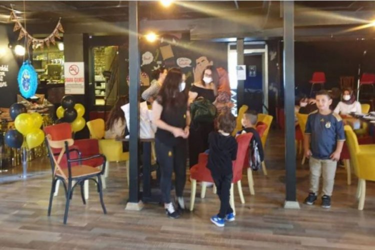 Doğum günü partisine polis baskını