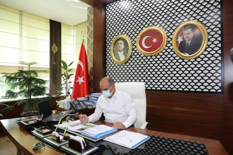 Koronavirüsü yenen Körfez Belediye Başkanı, yeniden göreve başladı