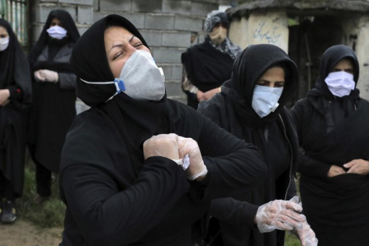 İran'da son 24 saatte 156 kişi Kovid-19'dan hayatını kaybetti