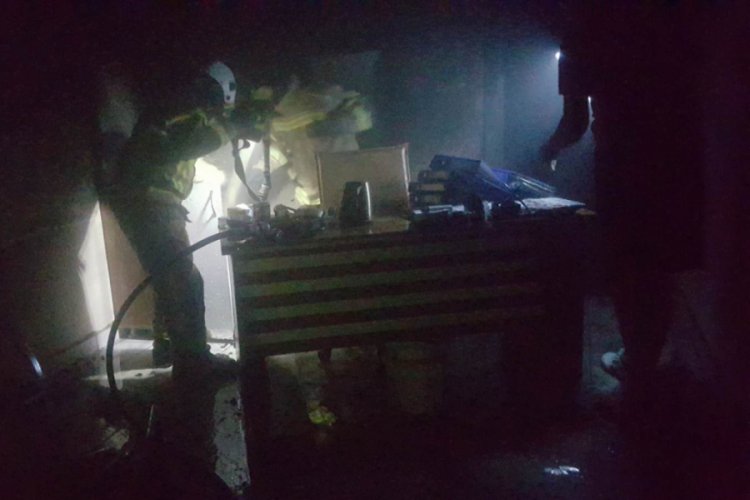 Bursa Karacabey'de iki farklı yerde çıkan yangınlar söndürüldü