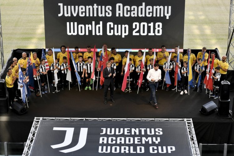 Juventus Akademi top başı yapıyor