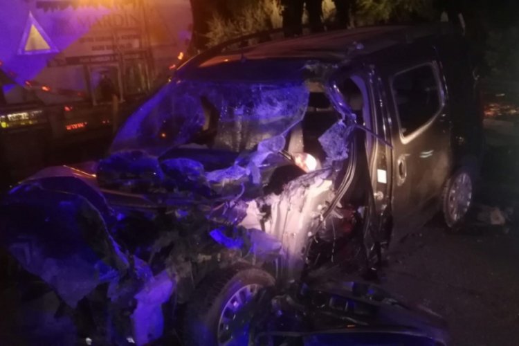 Sulama yapan tankere çarpan aracın sürücüsü hayatını kaybetti