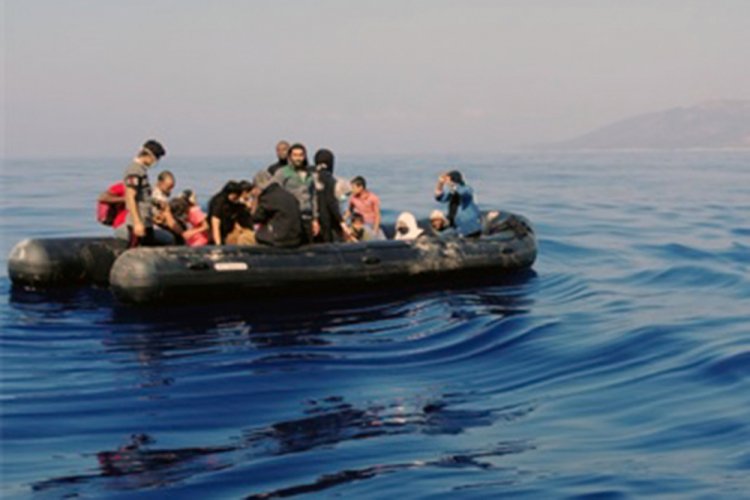Türk karasularına itilen 42 düzensiz göçmen kurtarıldı