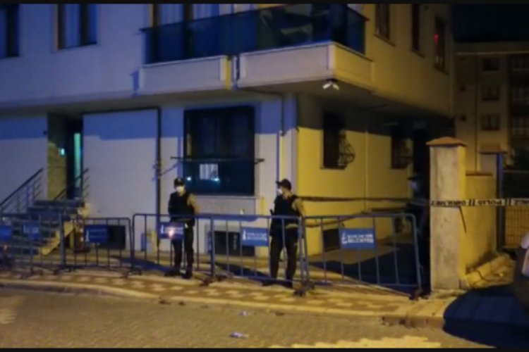İnşaatın istinat duvarı çöktü, bir bina boşaltıldı