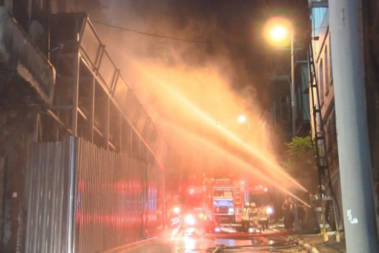 Beyoğlu'nda metruk binada yangın