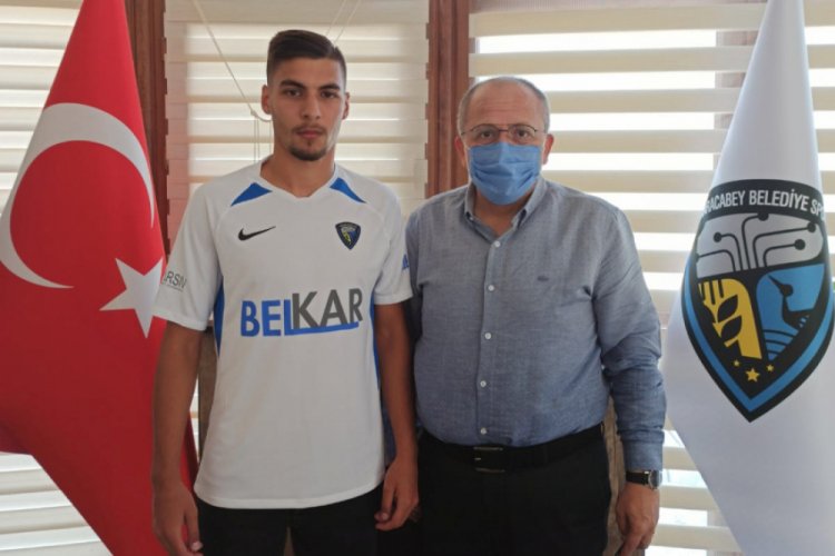 Karacabey Belediyespor'dan 4 imza birden