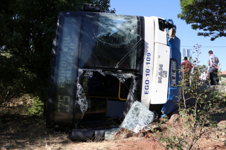 Ankara'da belediye otobüsü devrildi: 5 yaralı