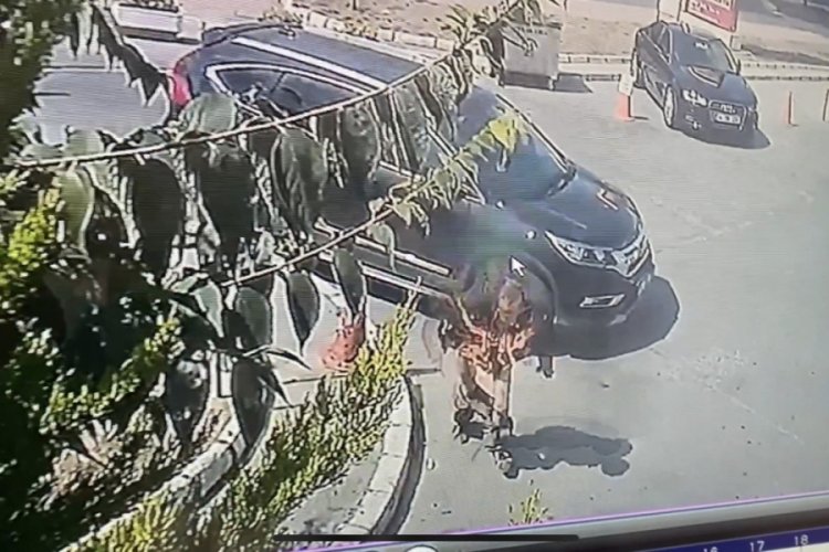 Akaryakıt istasyonunda dehşet! Benzin döküp kendini yaktı