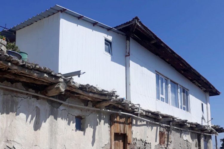 Kızının iple asılı cesedini buldu