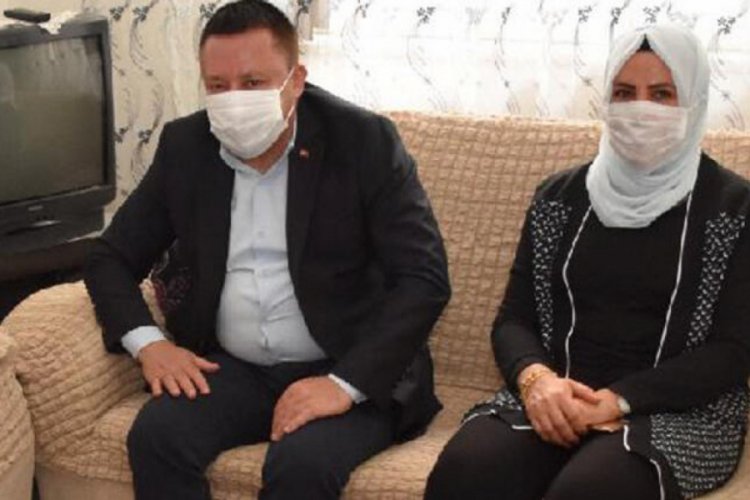 Belediye Başkanı,eşinin testi pozitif çıkınca kendisini izole etti