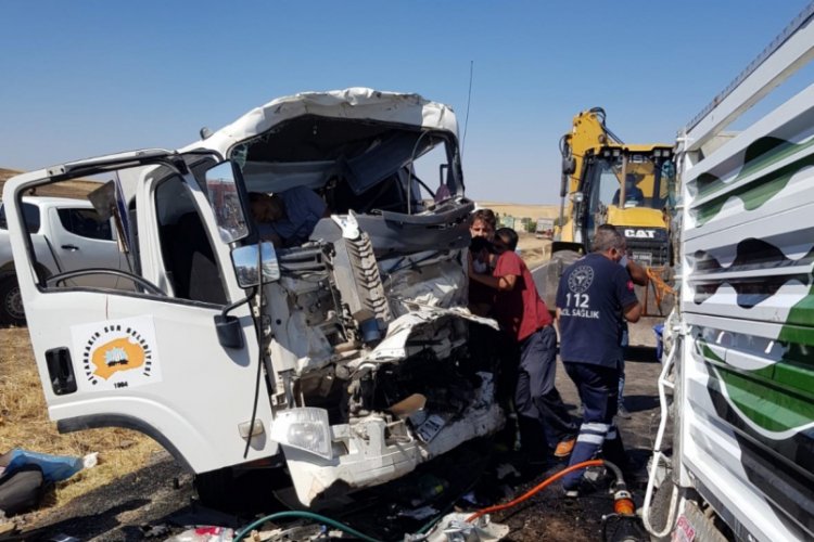 Çöp kamyonuyla kamyonet çarpıştı: 2 ölü, 2 yaralı