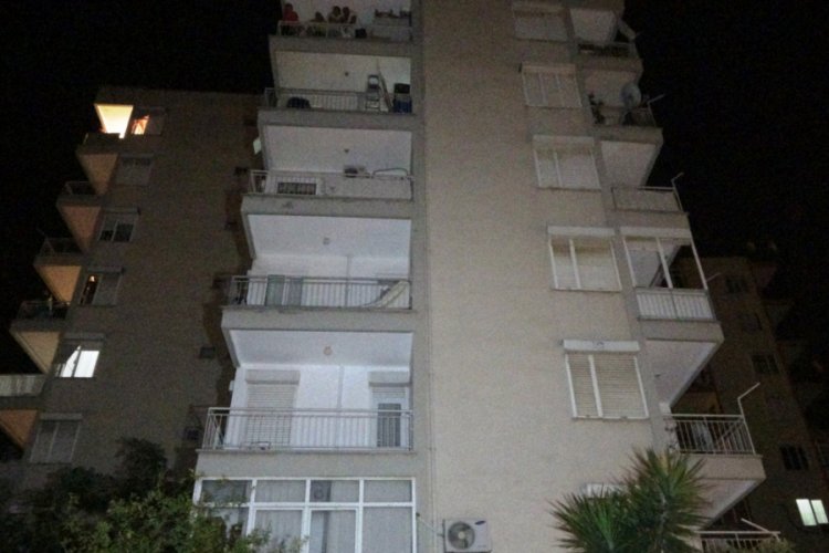 Evinin balkonundan sokaktaki kayınbiraderini av tüfeğiyle vurdu