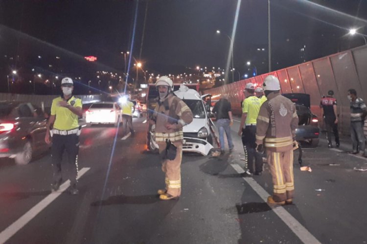 Haliç Köprüsü'nde kamyon otomobile arkadan çarptı: 1 yaralı