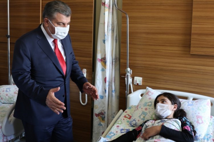 Sağlık Bakanı Koca'ya Nazlı'dan şarkılı teşekkür
