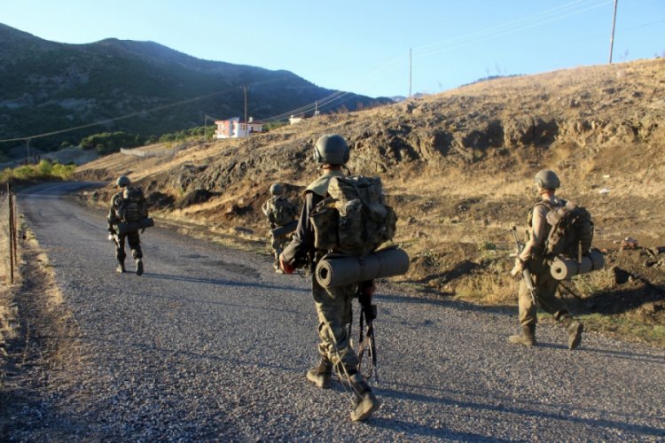 Yüksekova kırsalında silah ve mühimmat ele geçirildi