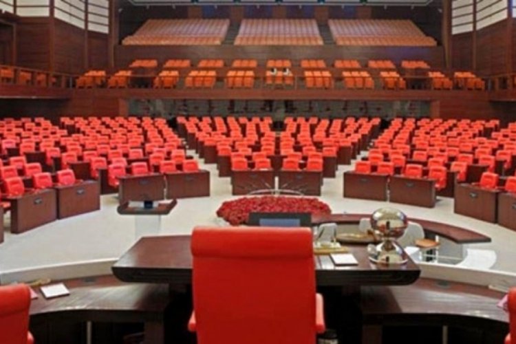 TBMM'de koltuklara 'akustik boya'lı bakım