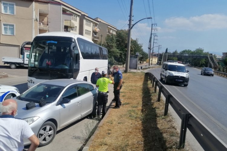 Direksiyon başında kalp krizi geçiren sürücü yaralandı