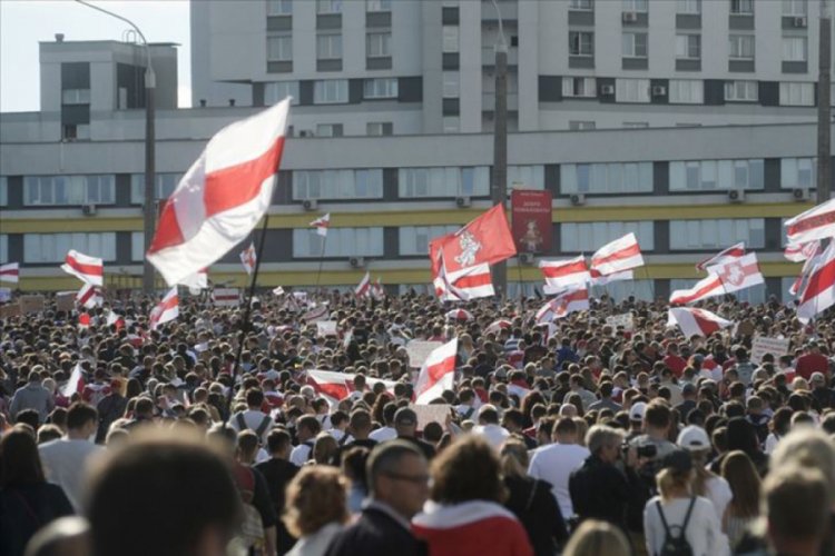 Rus istihbaratı, ABD'nin Belarus'ta protesto eylemleri için para gönderdiğini iddia etti
